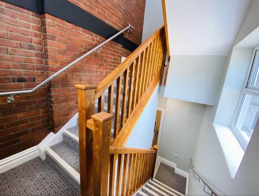 Seaside Town Centre Triplex: Spacious Retreat with Parking Bournemouth Exterior photo
